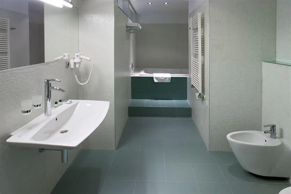 Prague Inn 4*,